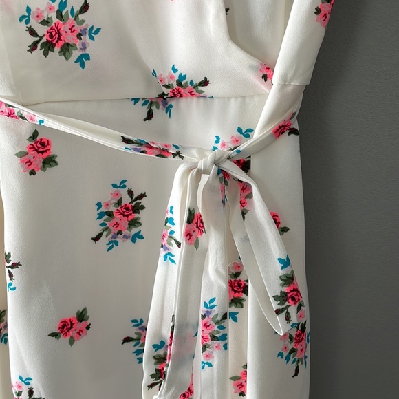 White Floral Dress - Picture 6 of 8